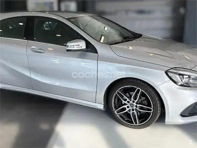 Usado Mercedes A180 136 CV (100 kW) 2018 Gris / plata Berlina
