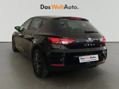 Usado Seat Leon Style 130 CV (95 kW) 2019 Negro