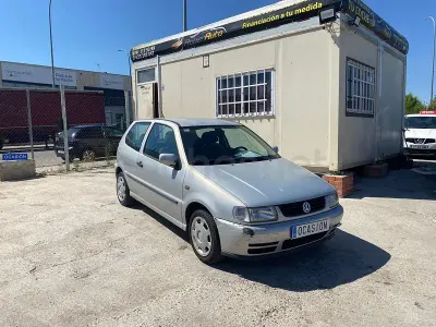 Begagnad VW Polo Conceptline 60 HK (44 kW) 1999 Grå Sedan