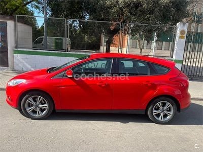 Usado Ford Focus Trend 125 CV (91 kW) 2013 Rojo Berlina
