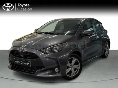 Usado Toyota Yaris Hybrid Active 116 CV (85 kW) 2025 Negro Berlina