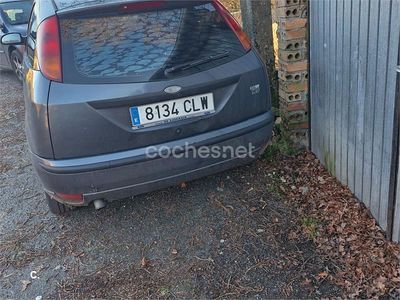 Gris / plata Usado 2003 Ford Focus Trend Berlina | 1600 € (Un poco caro)