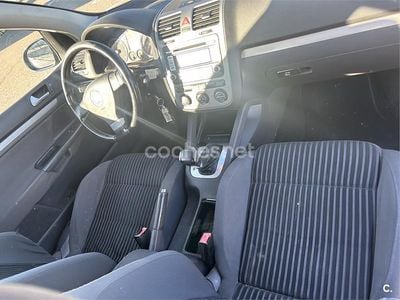 Usado VW Golf V Highline 105 CV (77 kW) 2007 Gris / plata Berlina