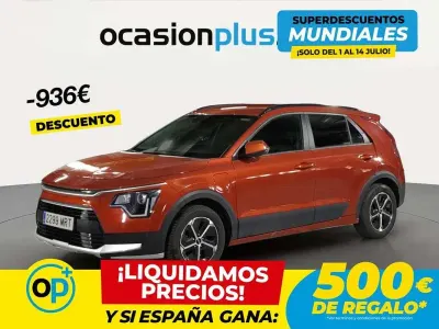 Usado Kia Niro 184 CV (135 kW) 2024 Rojo SUV