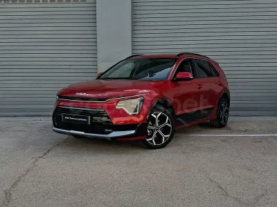 Usado Kia Niro 129 CV (94 kW) 2025 Rojo SUV