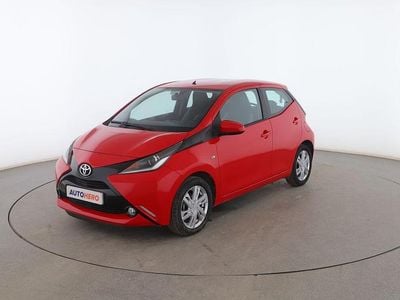 Usado Toyota Aygo X-play 70 CV (51 kW) 2016 Rojo Utilitario