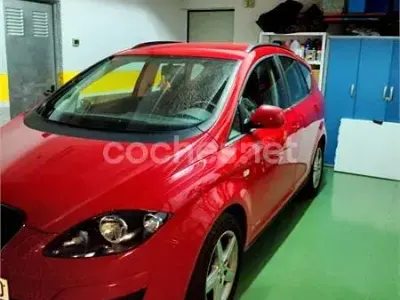 Usado Seat Altea XL Reference 105 CV (77 kW) 2013 Rojo Monovolumen