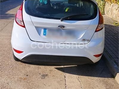 Usado Ford Fiesta Trend 75 CV (55 kW) 2014 Blanco Utilitario