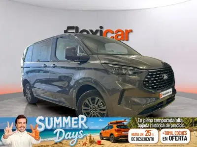 Usado Ford Tourneo Active 150 CV (110 kW) 2025 Gris / plata Monovolumen