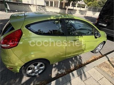 Verde Usado 2009 Ford Fiesta Ambiente Utilitario | 2600 € (Precio justo)