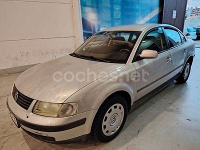 Gris / plata Usado 1999 VW Passat Comfortline Berlina | 1360 € (Super precio)