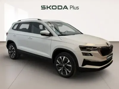 Usado Skoda Karoq Style 150 CV (110 kW) 2022 Blanco SUV