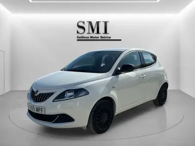 Usado Lancia Ypsilon Silver 69 CV (50 kW) 2022 Blanco Utilitario