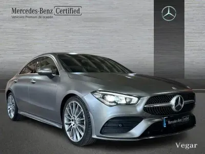 Usado Mercedes CLA200 163 CV (119 kW) 2023 Gris montaña Coupe