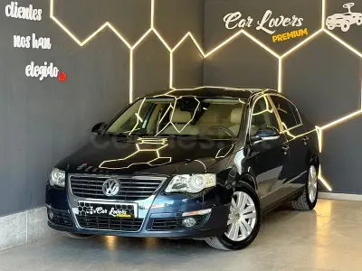 Usado VW Passat Highline 140 CV (102 kW) 2006 Gris / plata Berlina