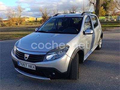 Gris / plata Usado 2012 Dacia Sandero Stepway Berlina | 3890 € (Buen precio)