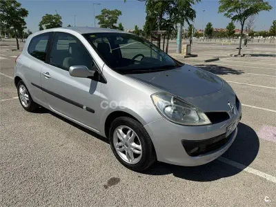 Usado Renault Clio II Privilege 100 CV (73 kW) 2006 Gris / plata Berlina