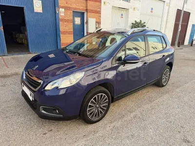 Usado Peugeot 2008 Active 82 CV (60 kW) 2015 Violeta / lila SUV