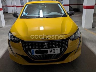 Usado Peugeot 208 Allure 100 CV (73 kW) 2022 Amarillo Utilitario