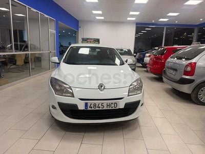 Usado Renault Mégane Dynamique 110 CV (80 kW) 2011 Blanco Berlina