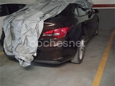 Granate Usado 2014 Opel Astra Selective Berlina | 9500 € (Un poco caro)