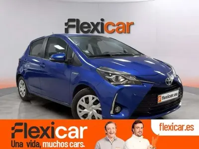 Usado Toyota Yaris Hybrid Active 99 CV (72 kW) 2020 Azul Utilitario
