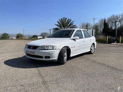 Usado Opel Vectra 100 CV (73 kW) 2000 Blanco Berlina