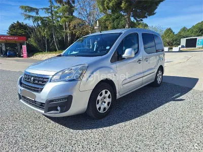 Usado Peugeot Partner Tepee Active 100 CV (73 kW) 2016 Gris / plata Monovolumen