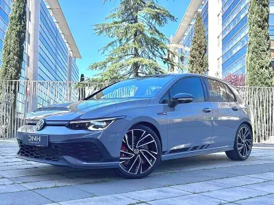 Usado VW Golf VIII GTI Clubsport 301 CV (221 kW) 2024 Gris / plata Berlina