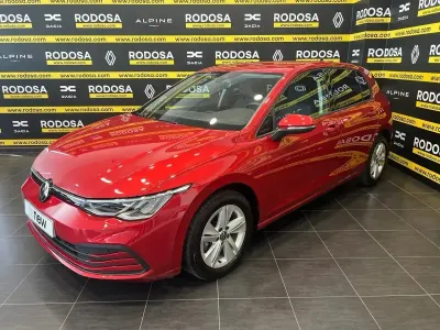 Usado VW Golf VII Life 110 CV (80 kW) 2021 Rojo Utilitario