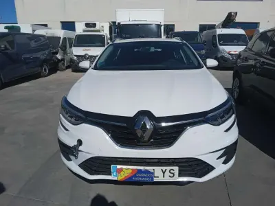 Usado Renault Mégane GrandTour Intens 116 CV (85 kW) 2022 Blanco Familiar