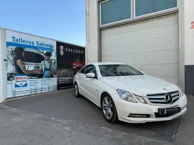 Usado Mercedes E220 Elegance 170 CV (125 kW) 2011 Blanco Coupe
