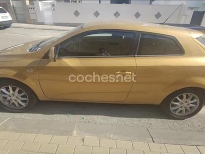 Usado Kia ProCeed 140 CV (102 kW) 2008 Amarillo Utilitario