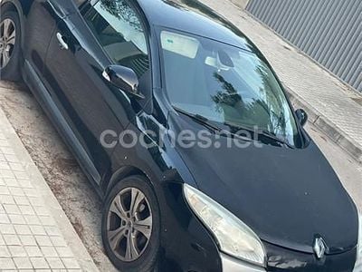 Usado Renault Mégane Dynamique 110 CV (80 kW) 2011 Negro Berlina