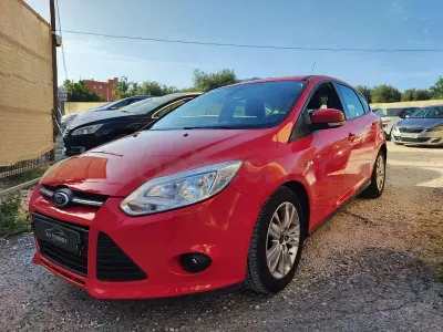 Usado Ford Focus Titanium 125 CV (91 kW) 2012 Rojo Berlina