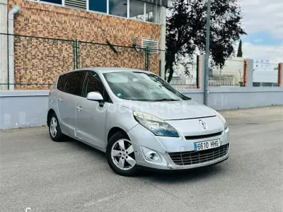 Usado Renault Scenic E-Tech Dynamique 110 CV (80 kW) 2011 Gris / plata Monovolumen