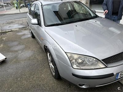 Usado Ford Mondeo Ghia 130 CV (95 kW) 2003 Marrón Berlina
