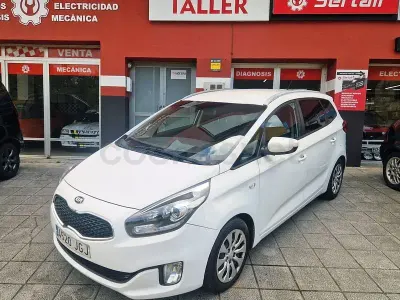 Usado Kia Carens 115 CV (84 kW) 2015 Blanco Monovolumen