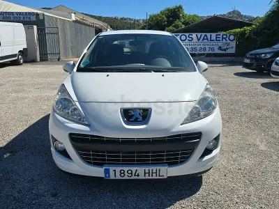 Usado Peugeot 207 Active 75 CV (55 kW) 2011 Blanco Berlina