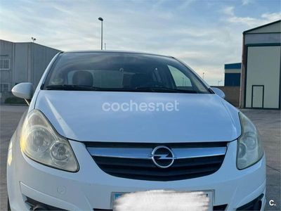 Begagnad Opel Corsa 75 HK (55 kW) 2011 Vit Halvkombi