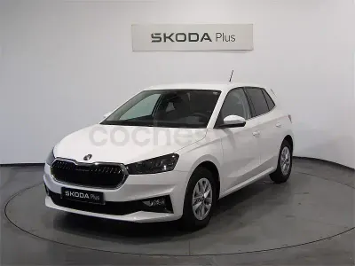 Usado Skoda Fabia Selection 95 CV (69 kW) 2026 Blanco Utilitario