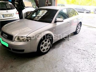 Usado Audi A4 130 CV (95 kW) 2004 Gris / plata Berlina