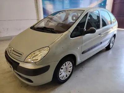 Usado Citroën Xsara Picasso 90 CV (66 kW) 2005 Azul Monovolumen