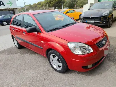 Usado Kia Rio EX 110 CV (80 kW) 2006 Rojo Berlina