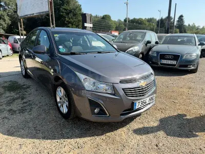 Usado Chevrolet Cruze LT 124 CV (91 kW) 2012 Gris / plata Berlina