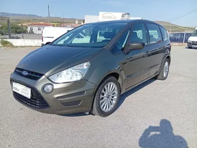 Usado Ford S-MAX Trend 140 CV (102 kW) 2011 Marrón Monovolumen