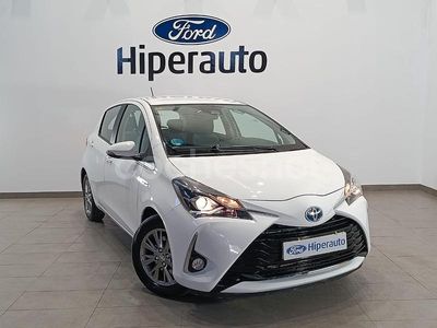 Usado Toyota Yaris Hybrid Active 100 CV (73 kW) 2020 Blanco Berlina