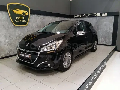 Usado Peugeot 208 Style 82 CV (60 kW) 2017 Negro Utilitario