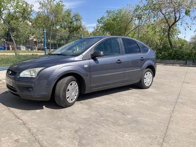 Brugt Ford Focus Trend 90 HK (66 kW) 2006 Grå Hatchback