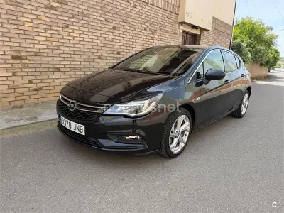 Usado Opel Astra Dynamic 136 CV (100 kW) 2016 Negro Berlina